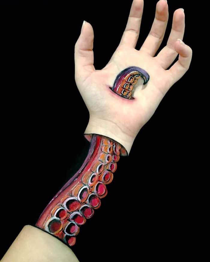 tentacle-optical-illusion-on-arm