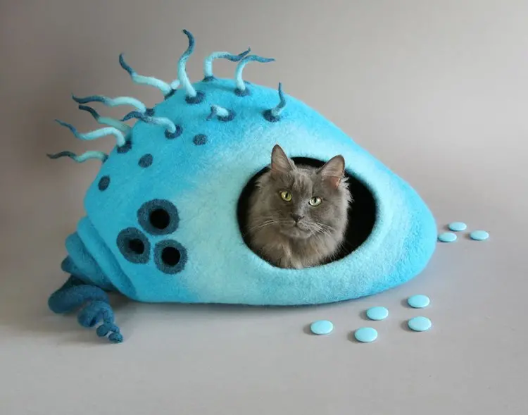 my-felted-world-blue-swirly-cat-house