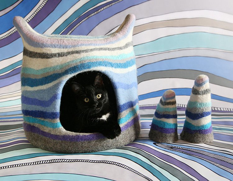 my-felted-world-cat-shaped-felt-house