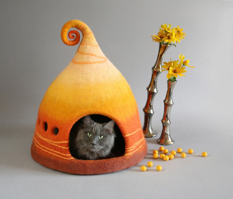 my-felted-world-orange-cat-felt-house