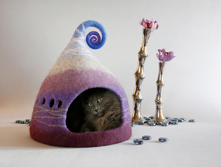 my-felted-world-purple-cat-house