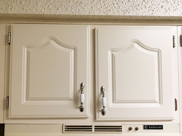 annoying-uncomfortable-images wonky cabinet doors