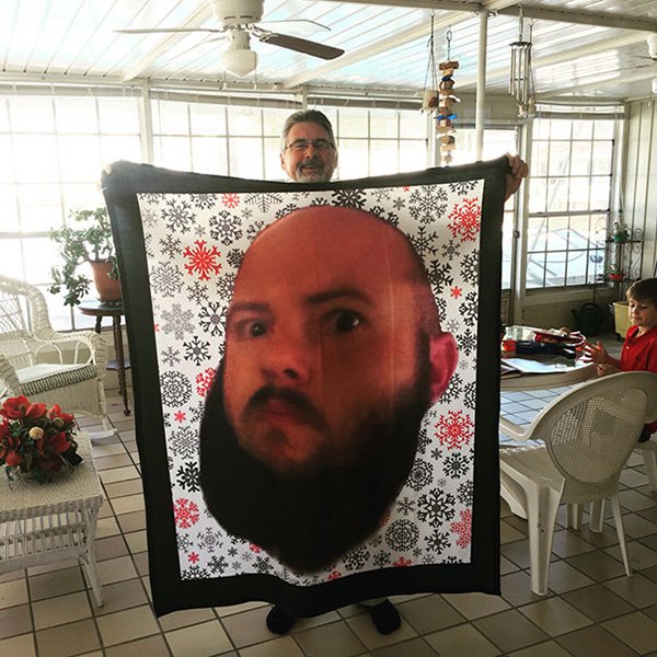 funny-christmas-gifts-blanket-with-face-on