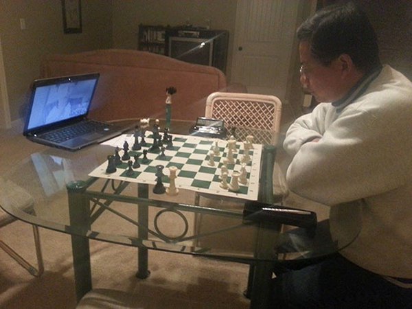 funny-parents-trolling-kids dad playing chess with new boyf