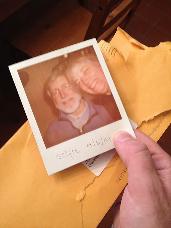 funny-parents-trolling-kids selfie in the mail