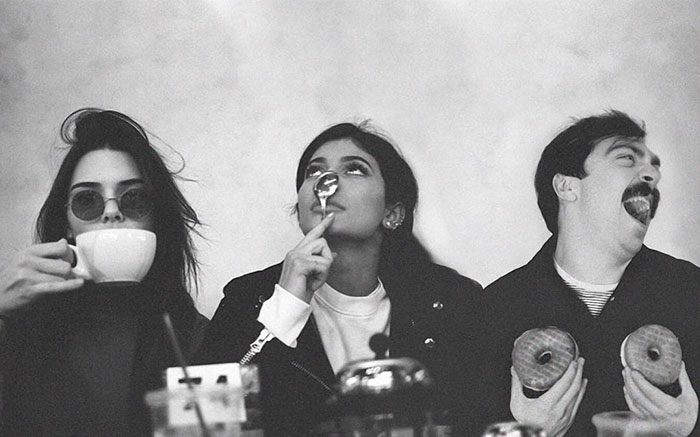 guy-photoshops-himself-into-kendall-jenner-photo-jenner-sisters