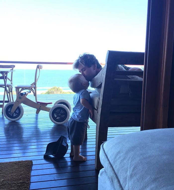 chris hemsworth best dad kiss with baby