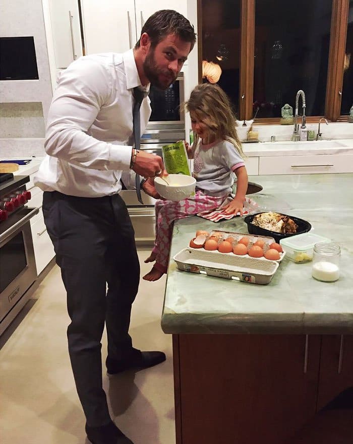 chris hemsworth best dad late night snacks