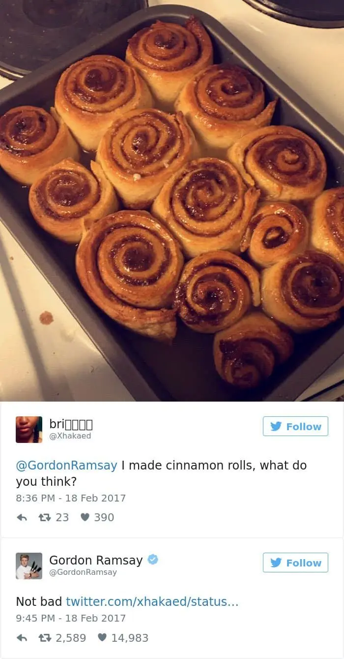 cinnamon rolls in baking tray