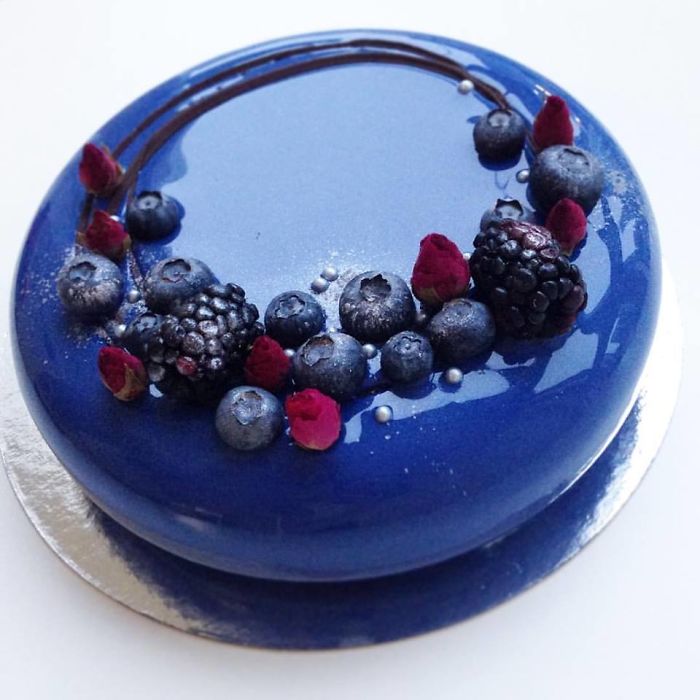 mirror marble mousses blue with berrys