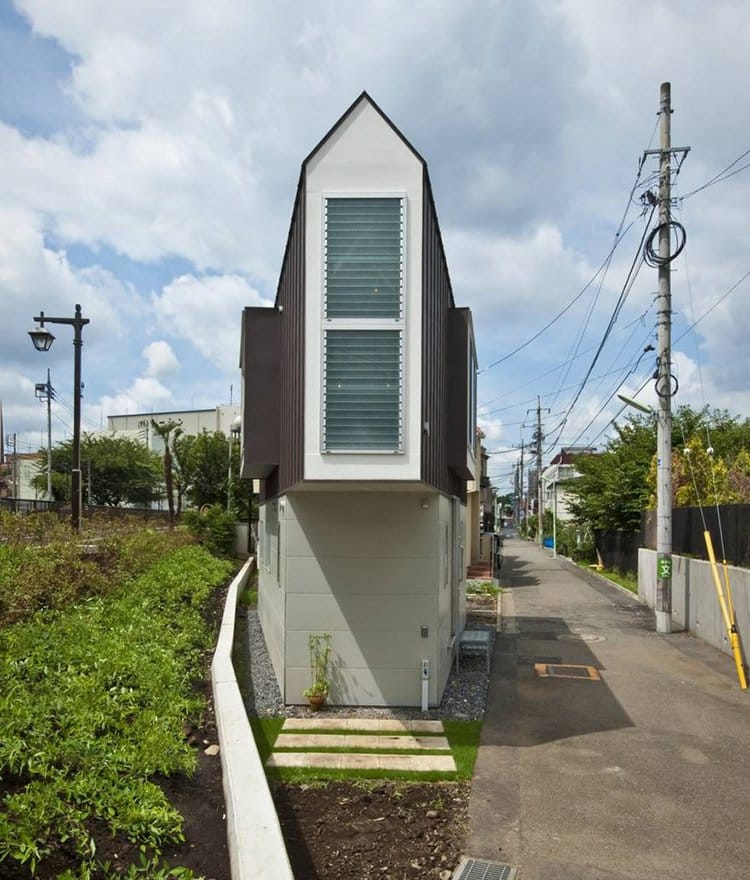 narrow house japan outside view