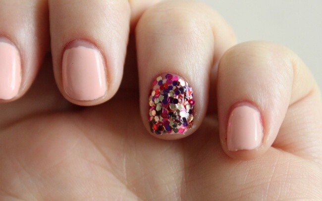 beauty hacks nail glitter