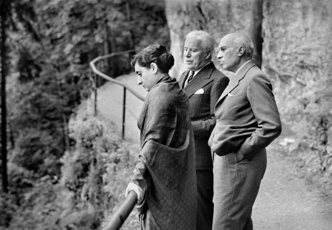 rare historical photographs indira gandhi charlie chapman and jawaharlal nehru