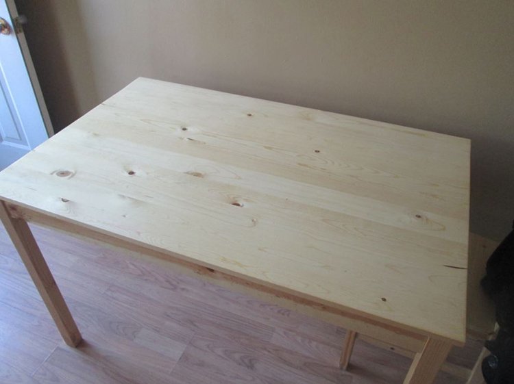 standard wooden table