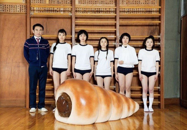 bizarre photos girls giant food