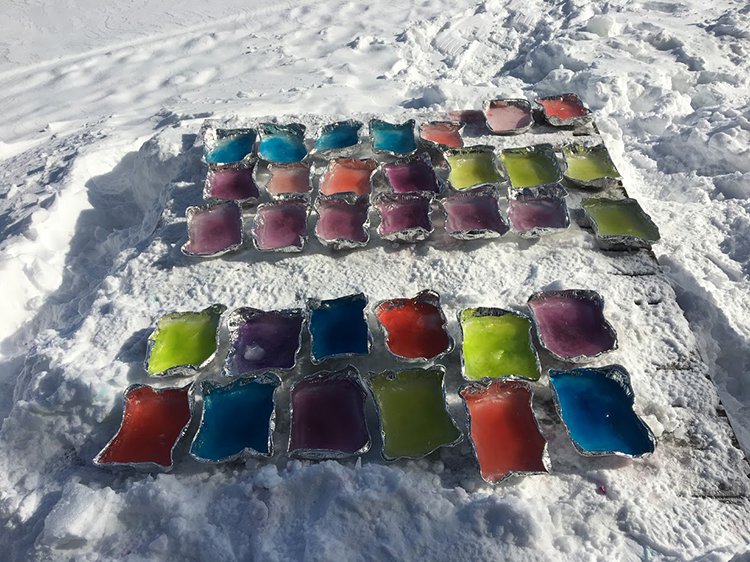 building an igloo food coloring freezing process