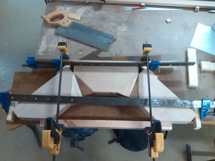 compass table assembly joining