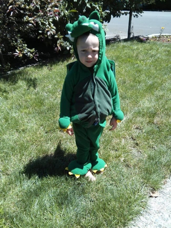 kids photo fails dragon outfit