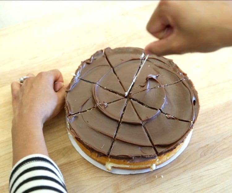 use dental floss to cut cakes