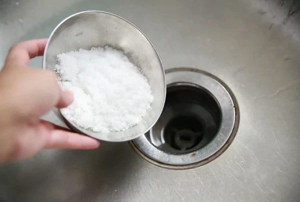 Alternative Uses For Ordinary Things salt down drain
