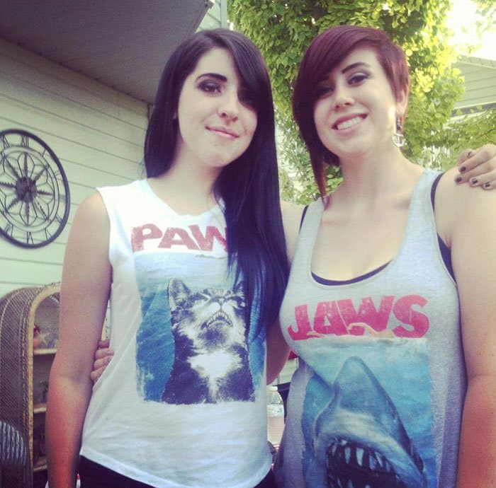 Awesome T-Shirt Pairs paws jaws