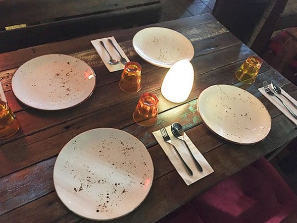 Bar And Restaurant Fails dirty plates