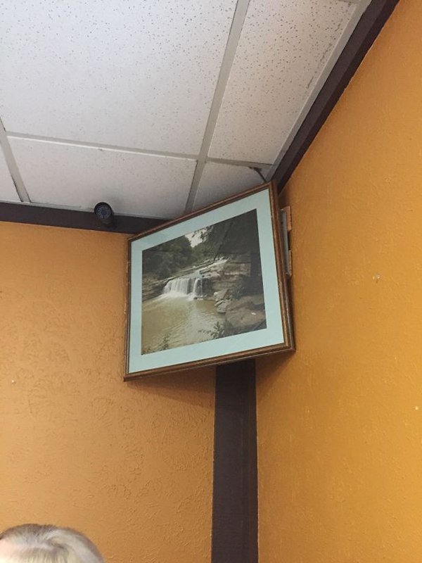Bar And Restaurant Fails picture where tv used to be