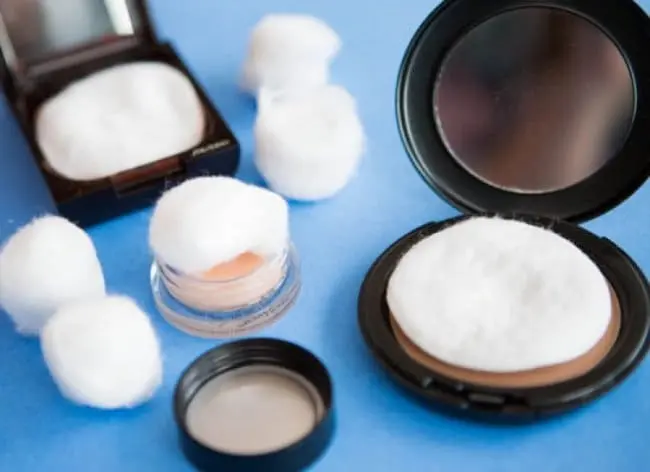 Beauty Tricks cotton to protect make up