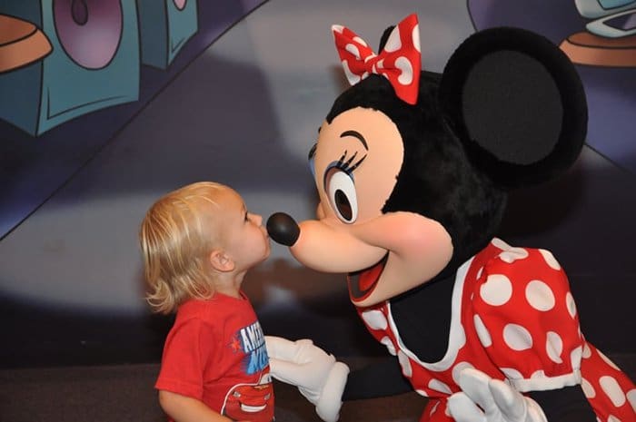 Employee Secrets Disney World kissing minnie