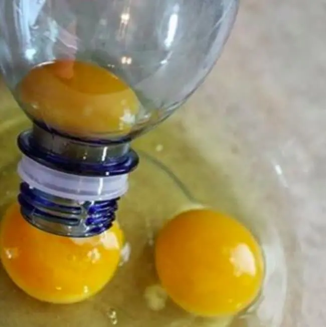 Ingenious Life Hacks bottle for egg yolks