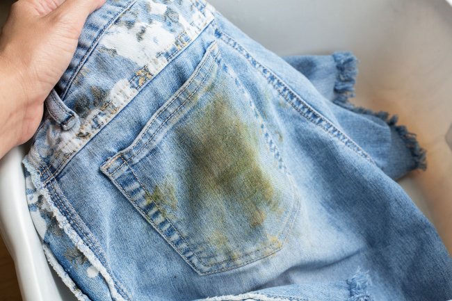 Ingenious Tricks For Your Clothes grass stains soap and peroxide