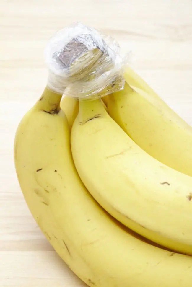 Unexpected Uses For Plastic Food Wrap keep bananas fresh