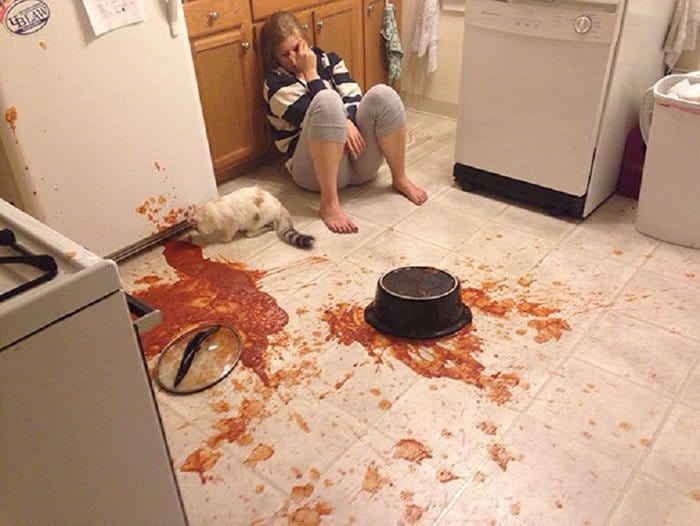 hilarious kitchen fails dropped pot of sauce