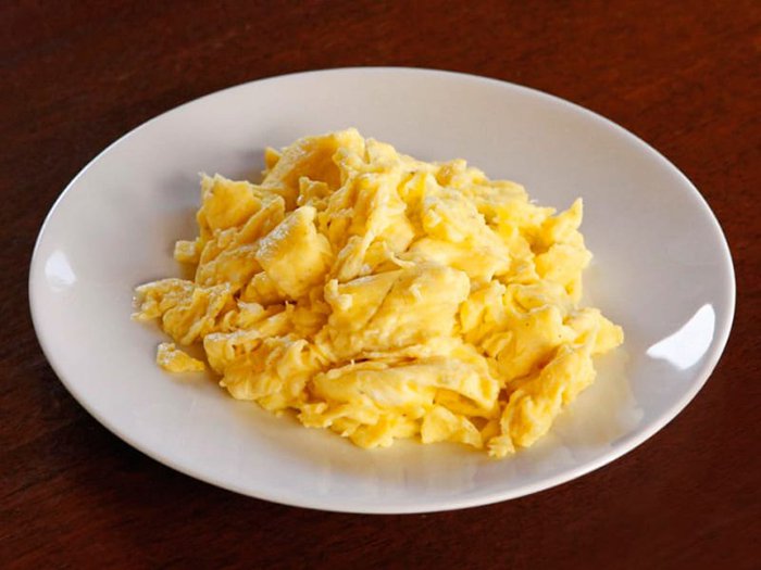 things youve been doing wrong making scrambled eggs