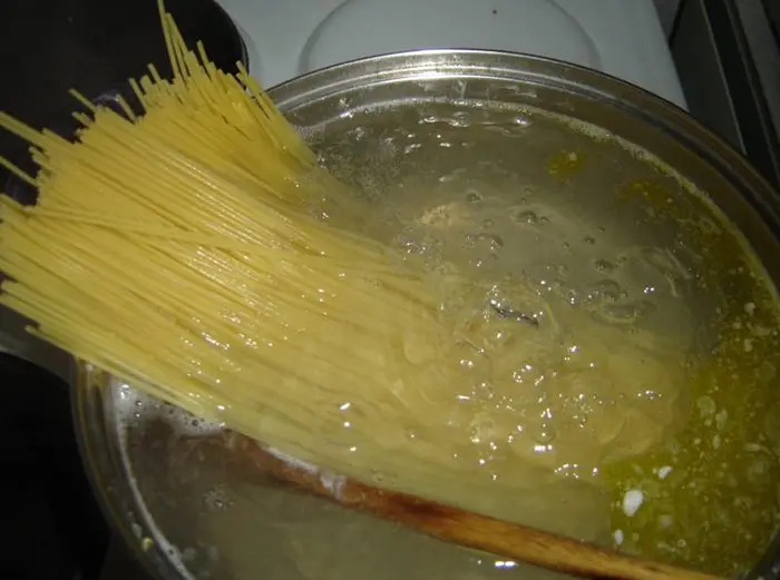 things youve been doing wrong making spaghetti
