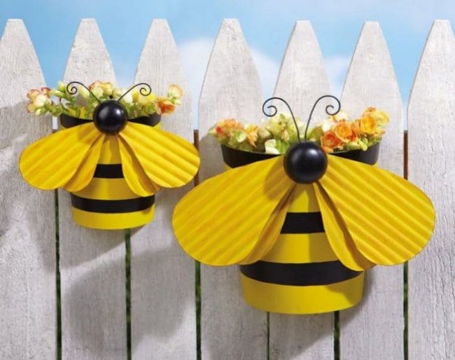 Garden Fence Ideas bee flowerpots