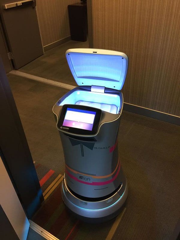 Genius Hotels robot delivery