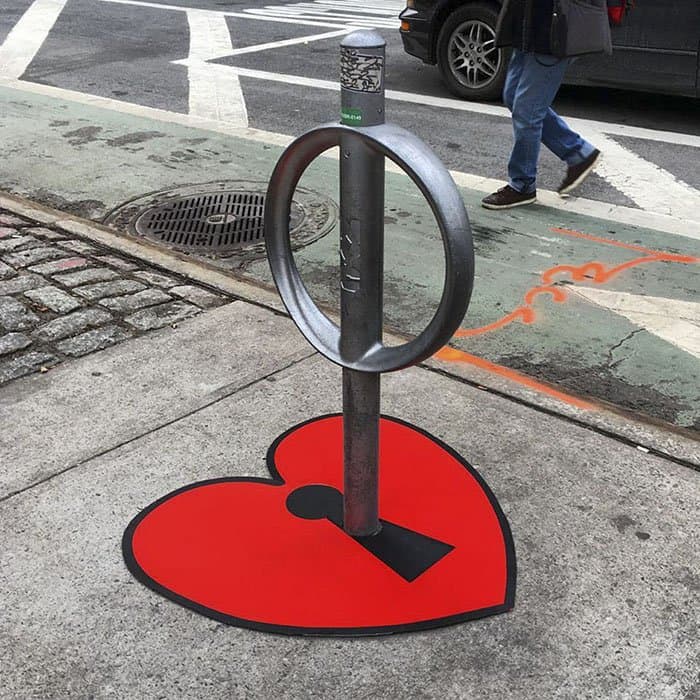 Genius Street Artist heart and key