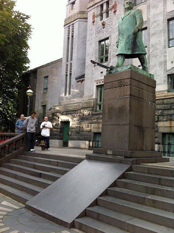 Genius Vandalism statue skateboarding