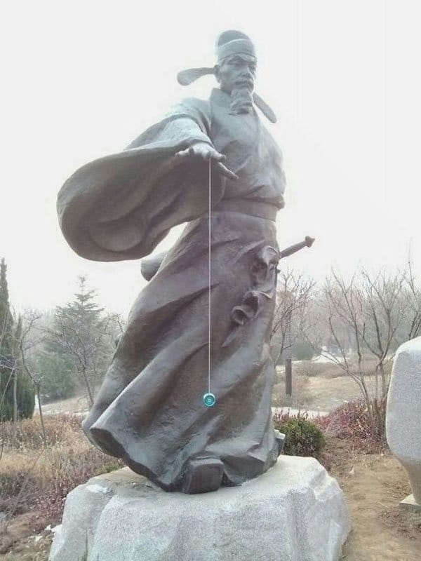 Genius Vandalism statue yoyo