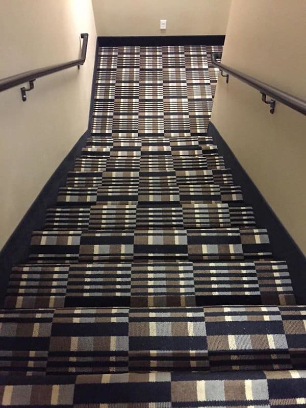 Hotel Fails confusing floor pattern