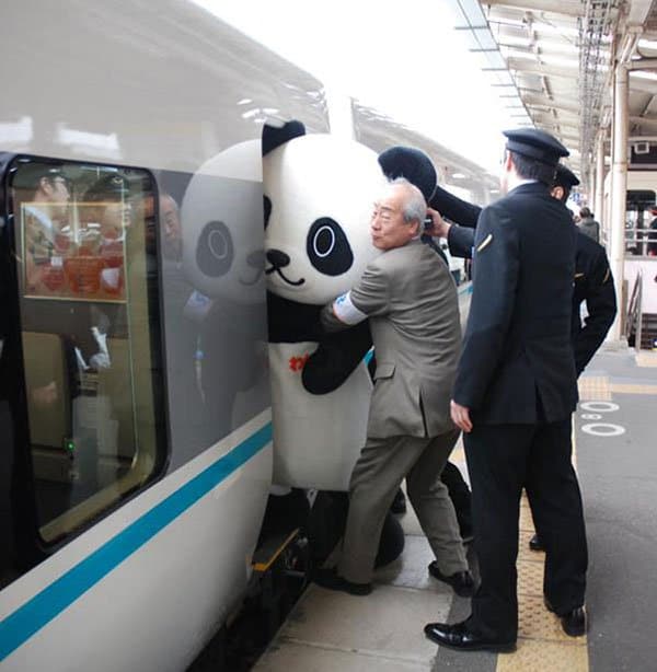 Weirdest People Ever Spotted On The Subway pushing panda on