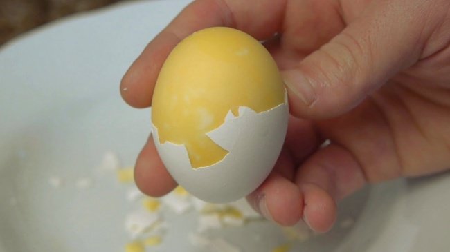 Brilliant Kitchen Tricks shake a raw egg