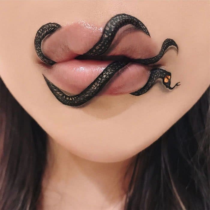 Optical Illusions With Makeup serpent lips