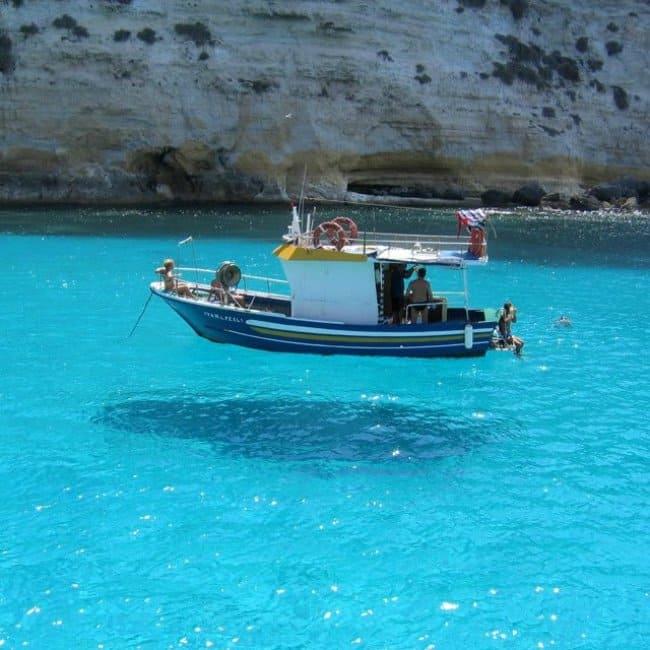 Photos That Will Make You Do A Double Take extremely clear water floating boat