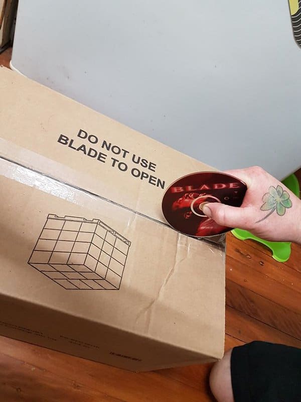 First World Anarchists do not use blade to open