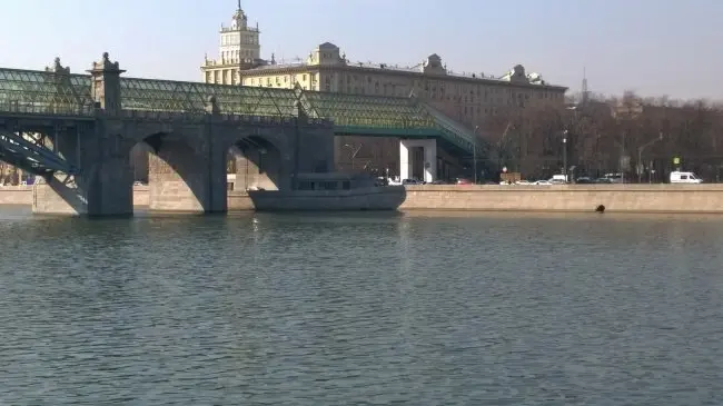 Misleading Photos shadow looks like boat