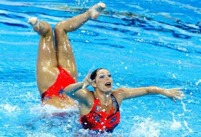 Photos That Will Trick Your Brain long body swimmer