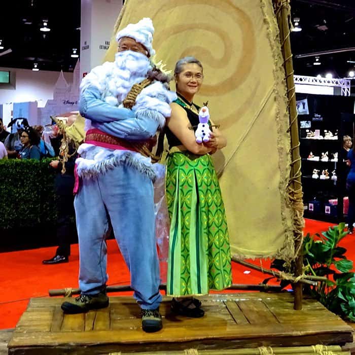 Retired Couple Wins The Internet With Their Cosplay Skills anna and kristoff