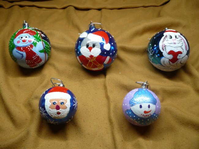 Ways To Keep Your Kids Entertained make ornaments